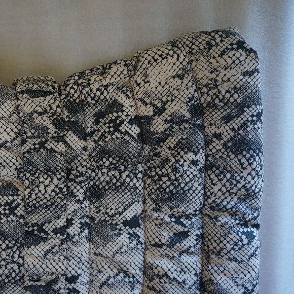 Guess Womens XS Lexie Snake Puffer Jacket Style# W94L34RBOXO MSRP: $158.00 - Picture 12 of 16